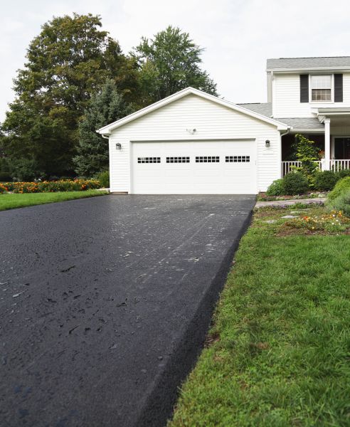 Cost of Blacktop Driveway Paving in Stockton